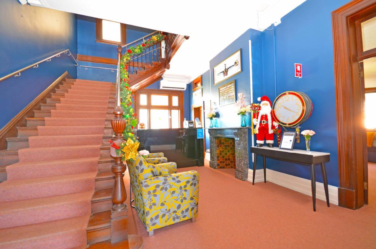 The Hallows Accommodation Батърст Екстериор снимка