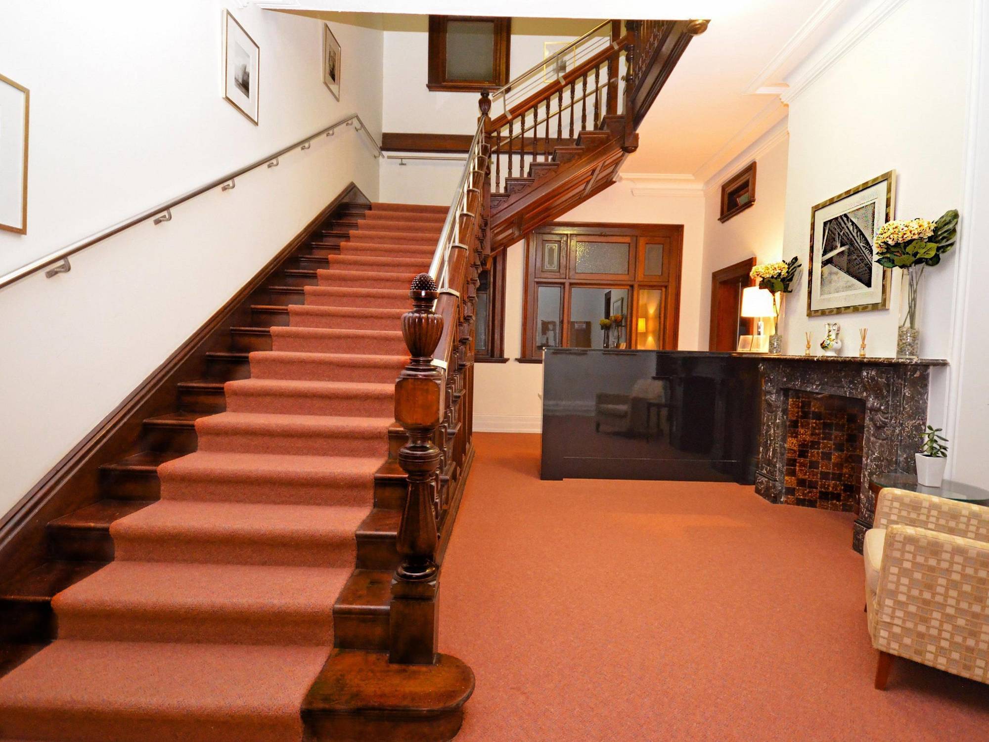 The Hallows Accommodation Батърст Екстериор снимка